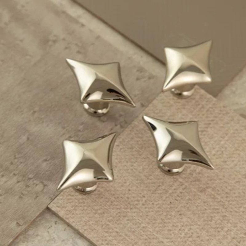 ユニークなキッチンキャビネットハンドル、四芒星型の引き出しノ - Unique Furniture Hardware Pulls のレビューと価格