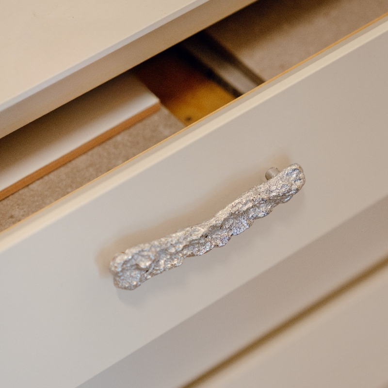 真鍮アルミニウム製キャビネット金具、ユニークな引き出しドアプ - Unique Furniture Hardware Pulls のレビューと価格