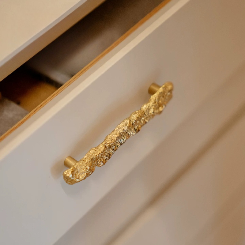 真鍮アルミニウム製キャビネット金具、ユニークな引き出しドアプ - Unique Furniture Hardware Pulls のレビューと価格