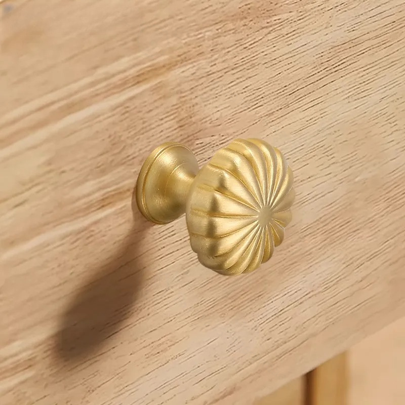 フランスのシンプルな真鍮ボールノブ、シングルホールハンドル、 - Furniture Hardware Drawer Pulls のレビューと価格